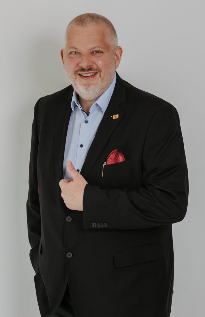 Kontaktmöglichkeiten zu Arndt-Timo Niggemeyer

https://niggemeyer.info/kontakt/
